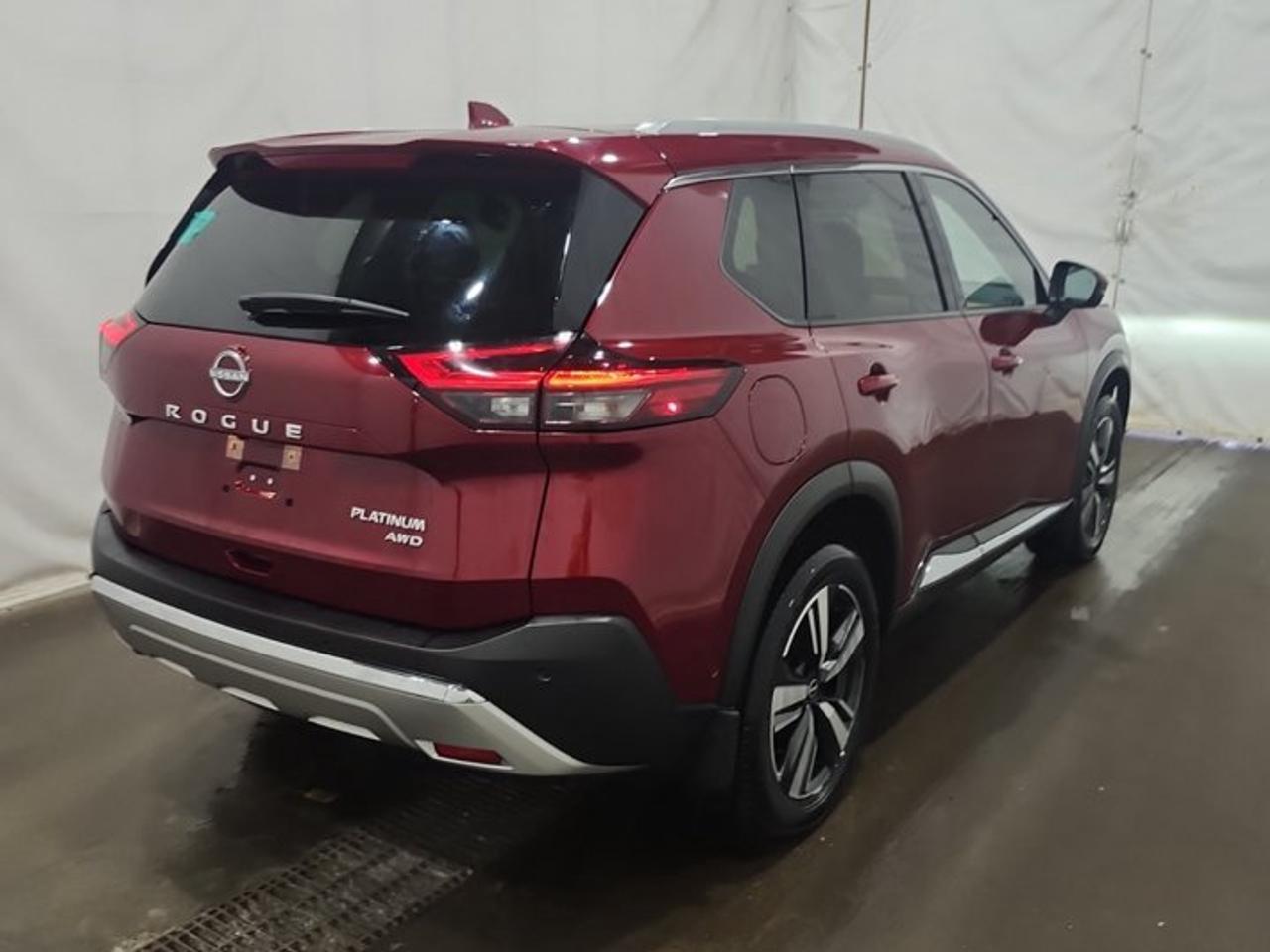 2023 Nissan Rogue Platinum AWD | Leather | Pano Roof | Intelligent Cruise | Heated Seats + Steering | Bose & More ! Photo