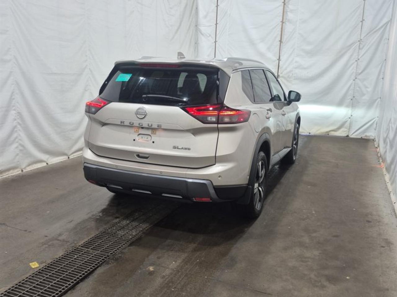 2024 Nissan Rogue SL AWD | Leather | Pano Roof | Navi | Heated Steering + Seats | Wireless CarPlay | and More ! Photo