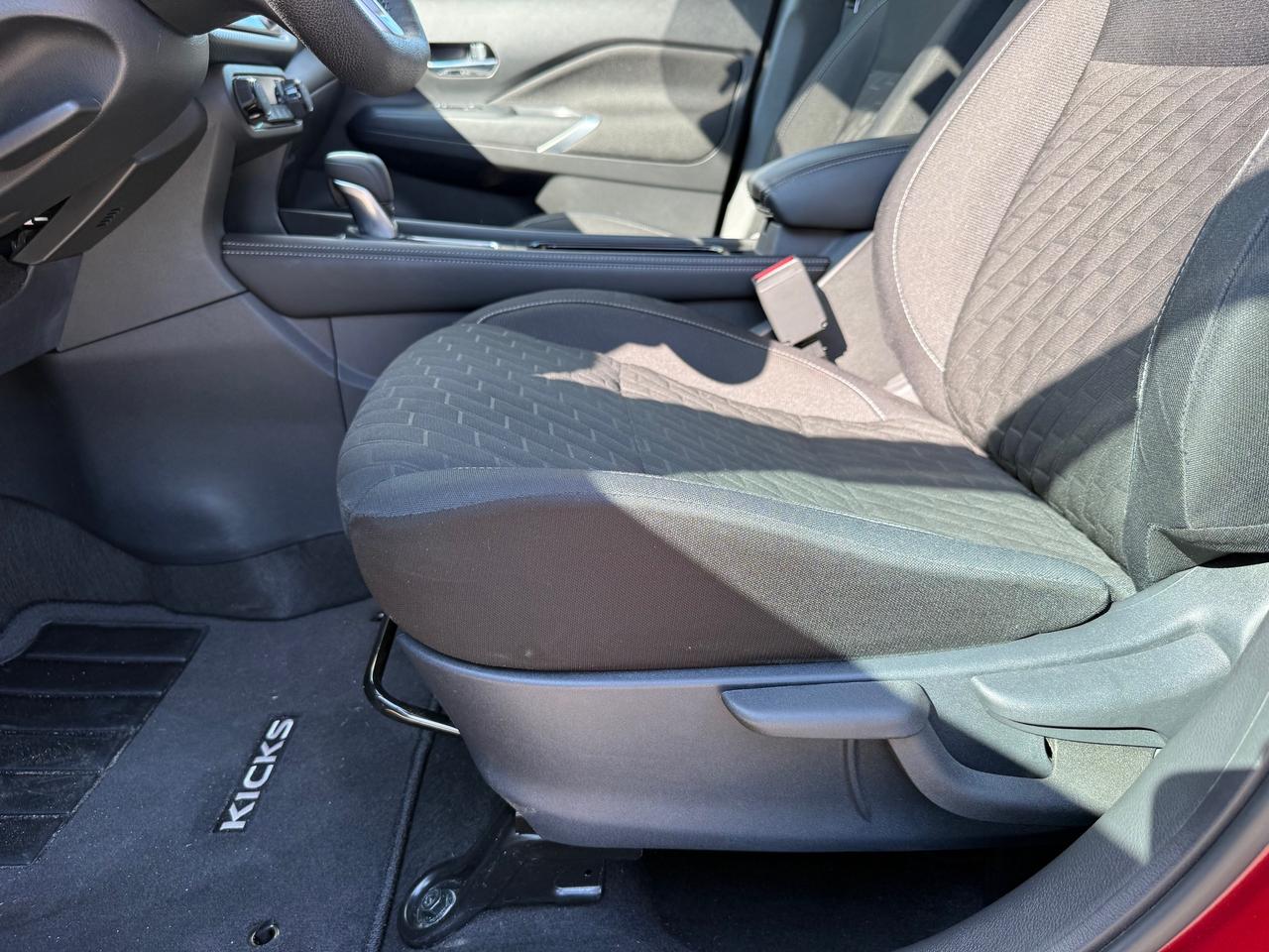 2022 Nissan Kicks SV Heated Steering and Seats! AutoStart! Photo