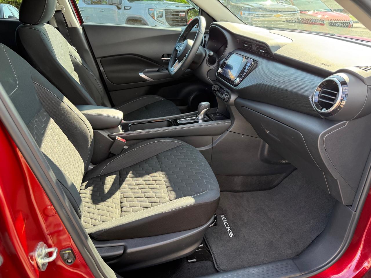 2022 Nissan Kicks SV Heated Steering and Seats! AutoStart! Photo