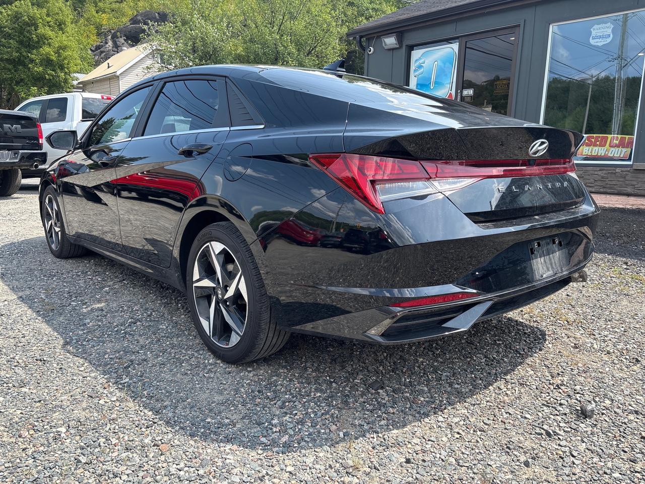 2023 Hyundai Elantra Luxury Luxury Photo2