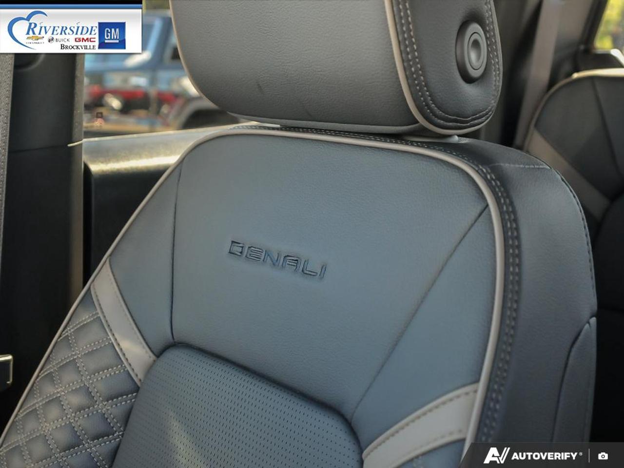 2025 GMC Canyon Denali Photo