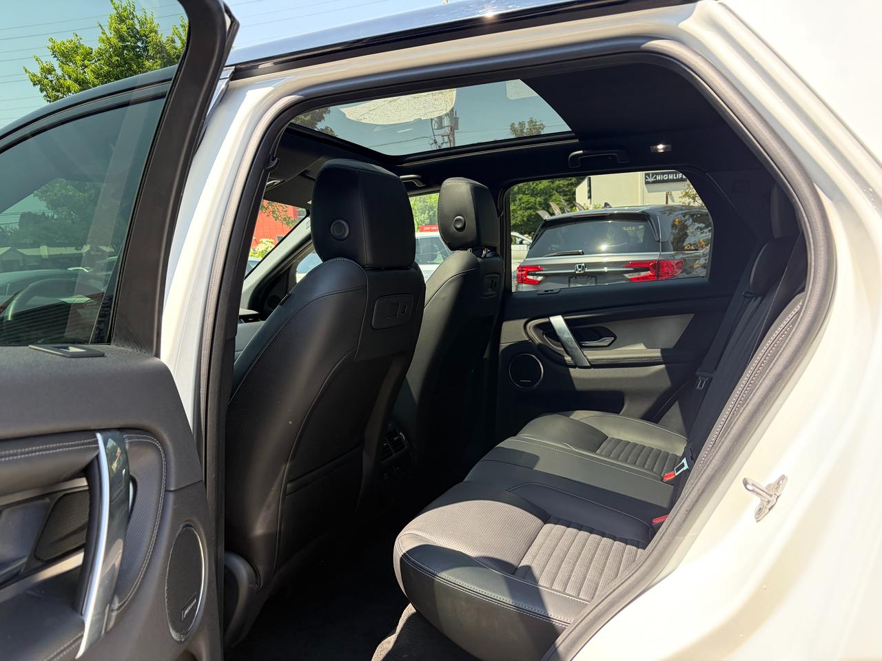 2024 Land Rover Discovery Sport Dynamic SE Photo