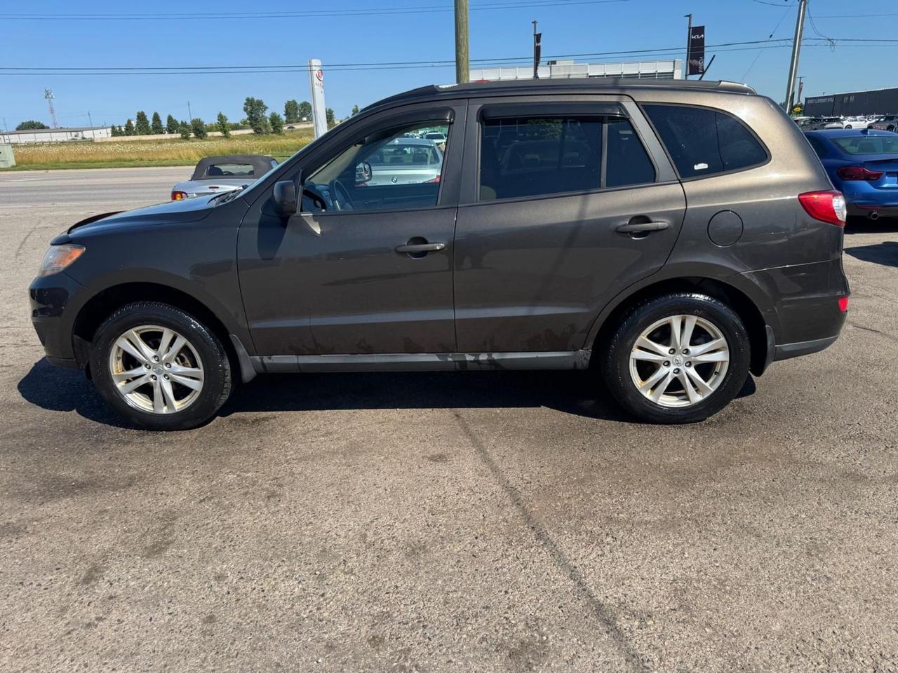 2011 Hyundai Santa Fe GL Premium, WELL MAINTAINED, NO ACCIDENTS, 4 CYL Photo