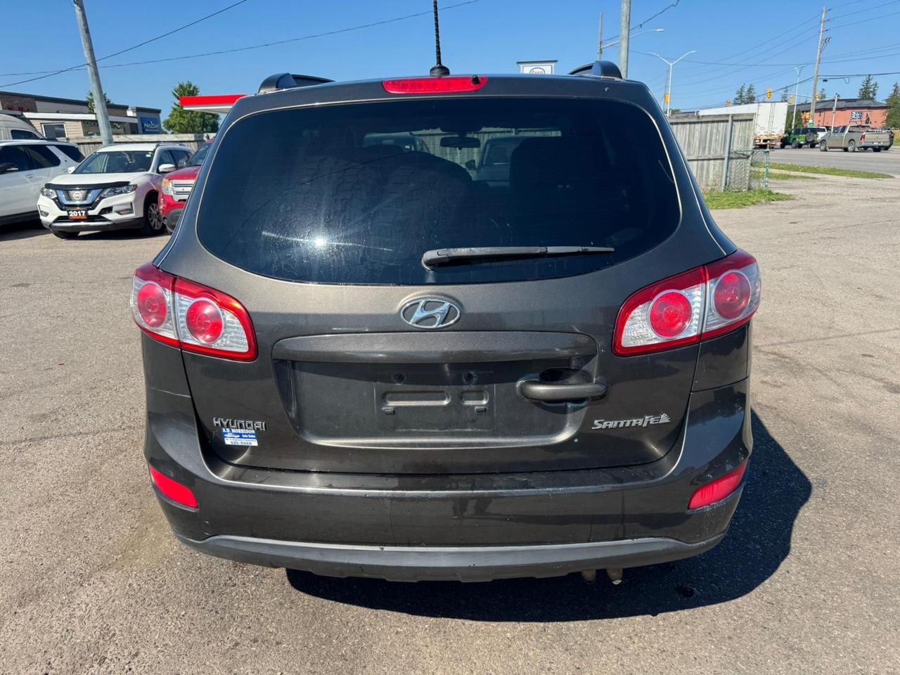2011 Hyundai Santa Fe GL Premium, WELL MAINTAINED, NO ACCIDENTS, 4 CYL Photo