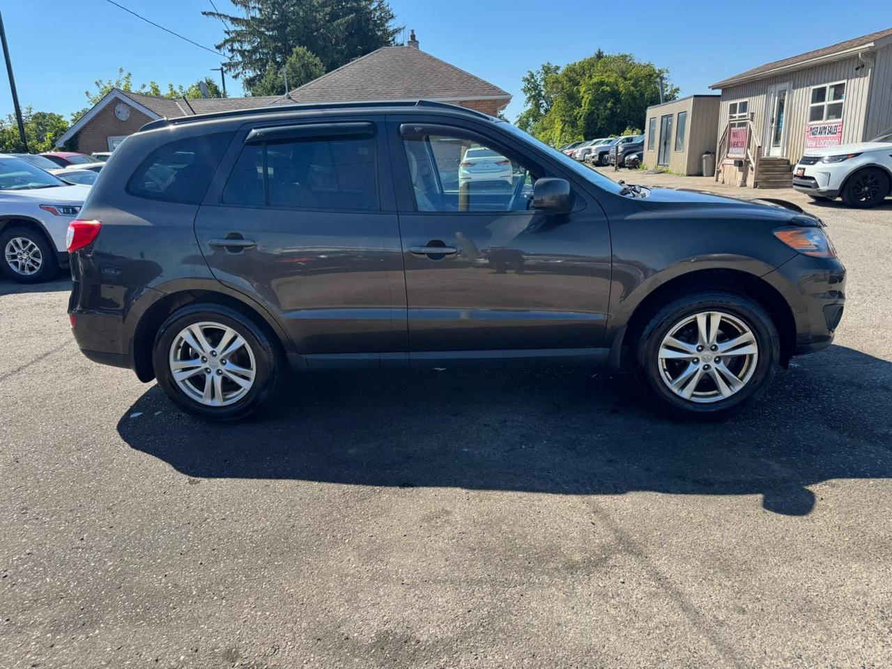 2011 Hyundai Santa Fe GL Premium, WELL MAINTAINED, NO ACCIDENTS, 4 CYL Photo4