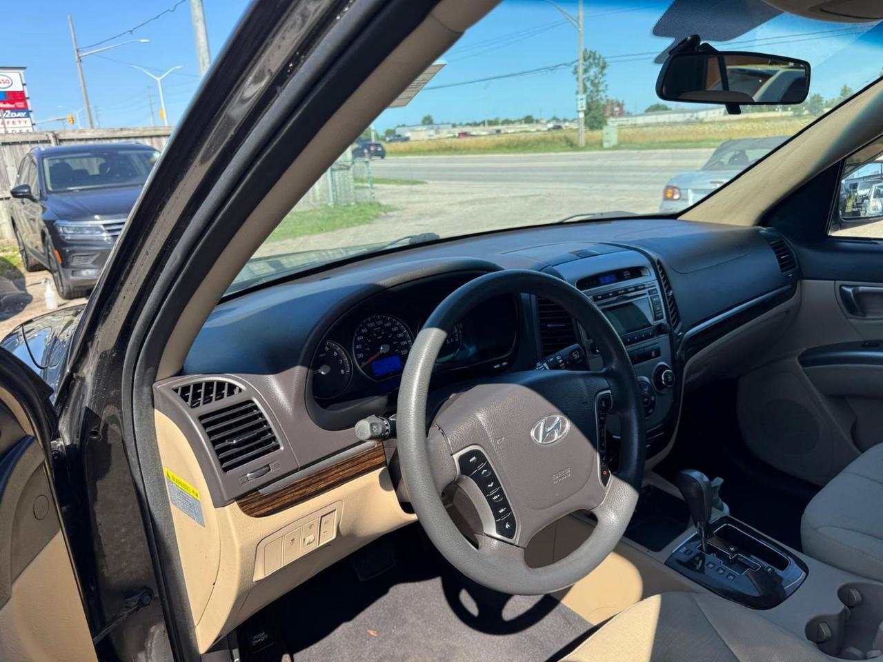 2011 Hyundai Santa Fe GL Premium, WELL MAINTAINED, NO ACCIDENTS, 4 CYL Photo