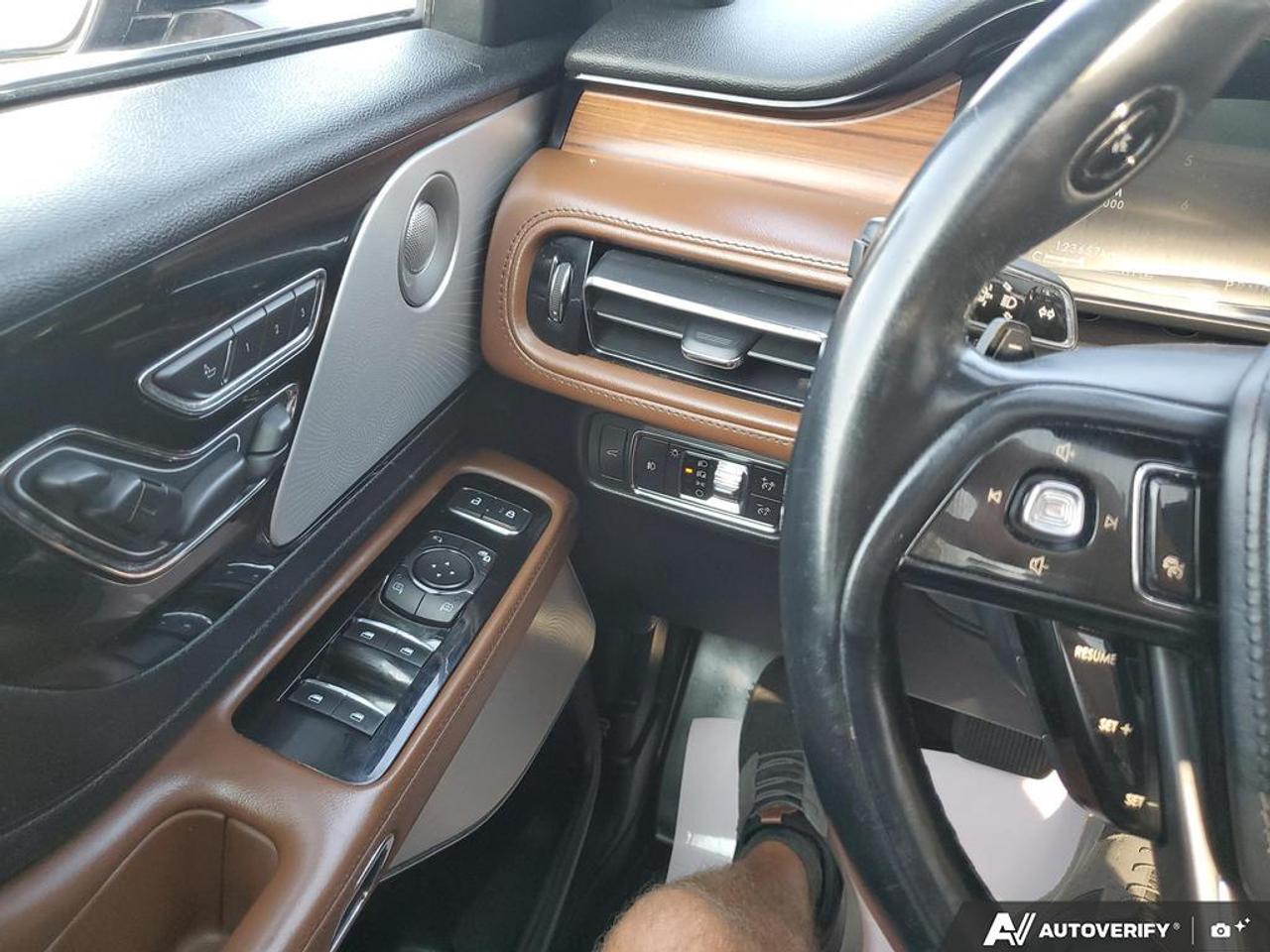2020 Lincoln Aviator Reserve AWD-LEATHER-ROOF-NAV-HEATED MASSAGING SEAT Photo