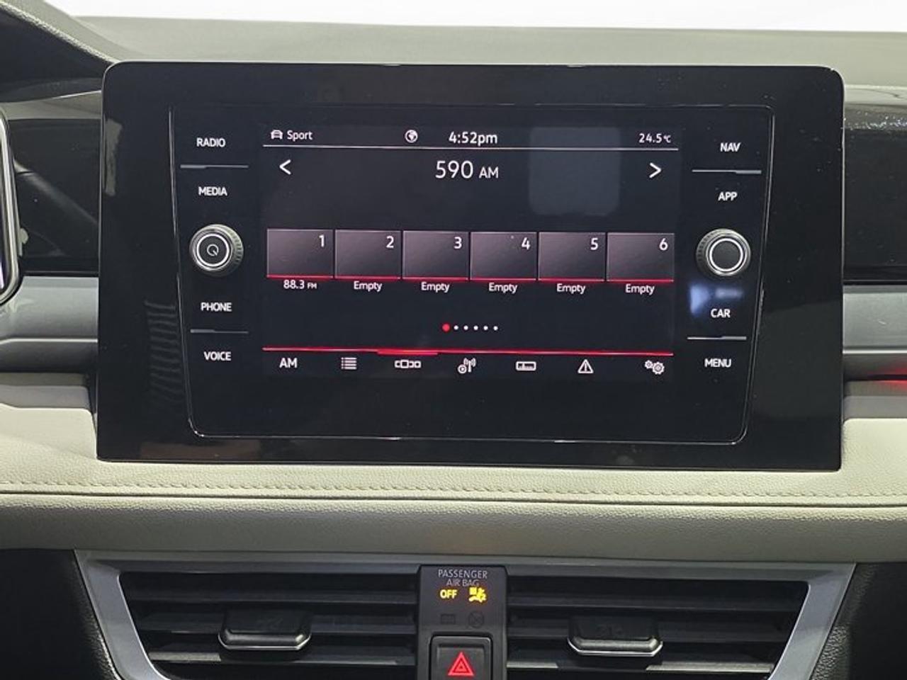 2025 Volkswagen Taos 1.5T SEL Photo