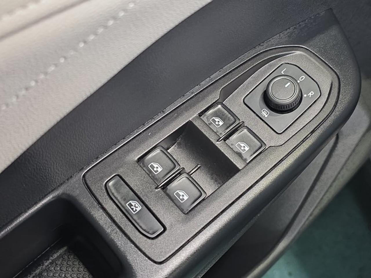 2025 Volkswagen Taos 1.5T SEL Photo