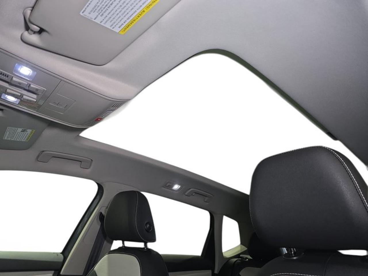 2025 Volkswagen Taos 1.5T SEL Photo