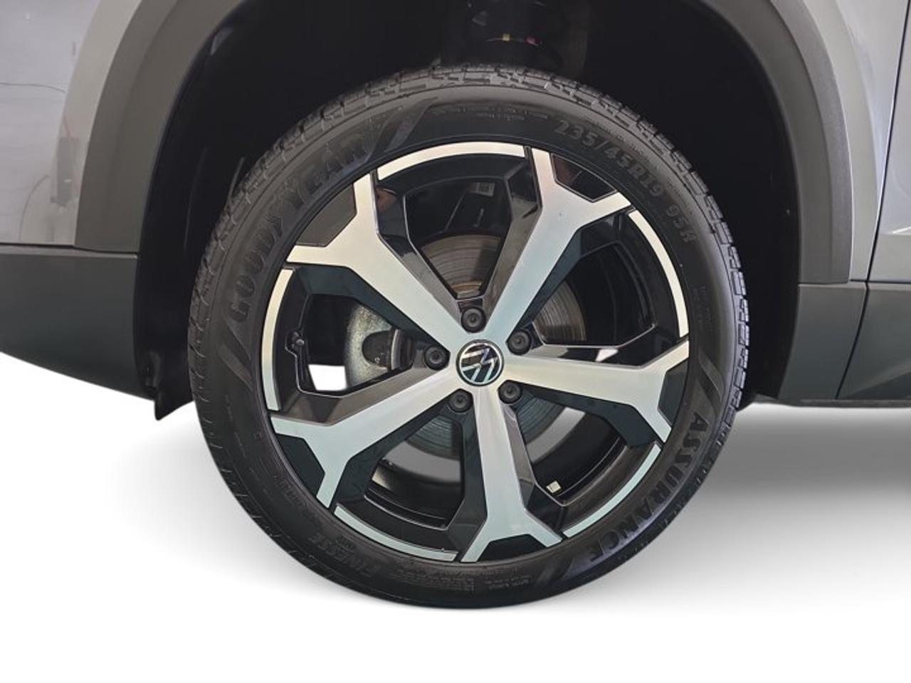 2025 Volkswagen Taos 1.5T SEL Photo