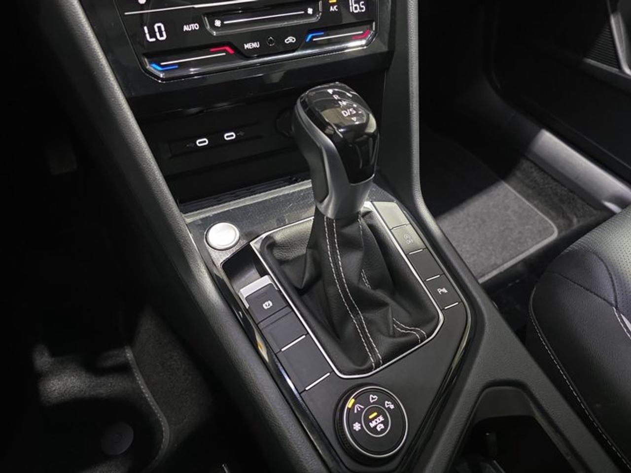 2025 Volkswagen Taos 1.5T SEL Photo