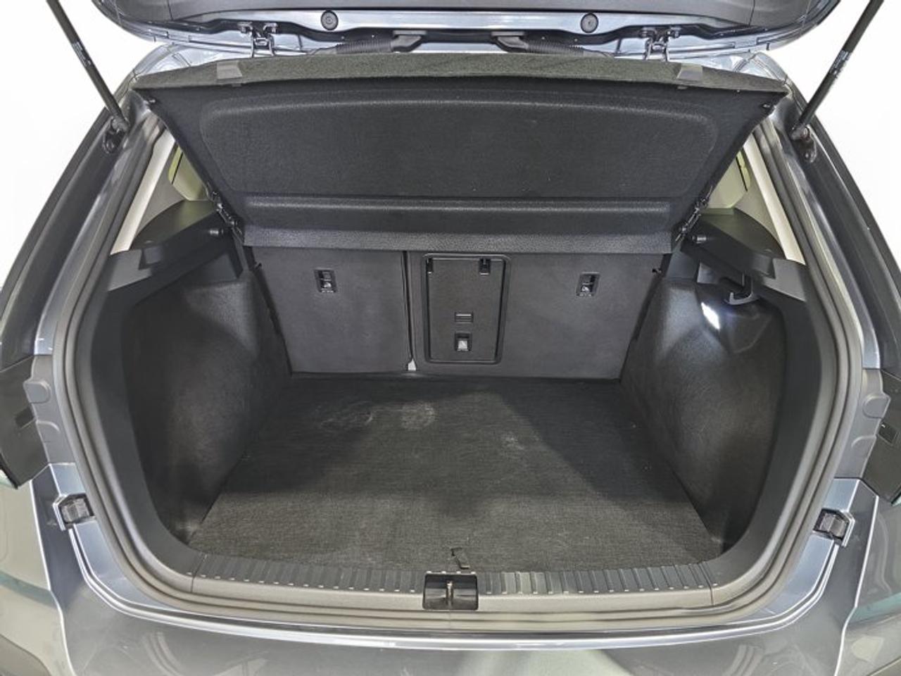 2025 Volkswagen Taos 1.5T SEL Photo