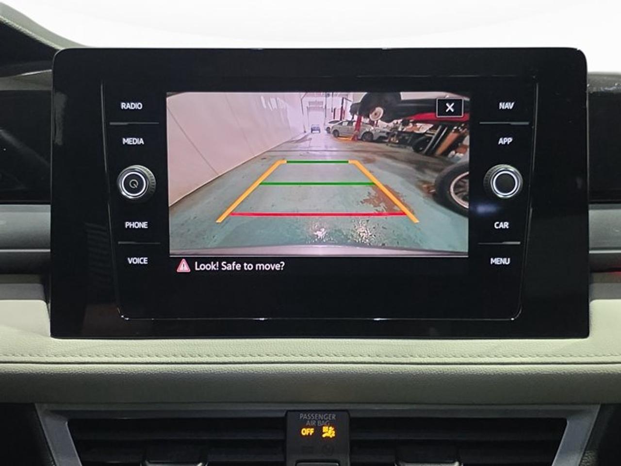 2025 Volkswagen Taos 1.5T SEL Photo