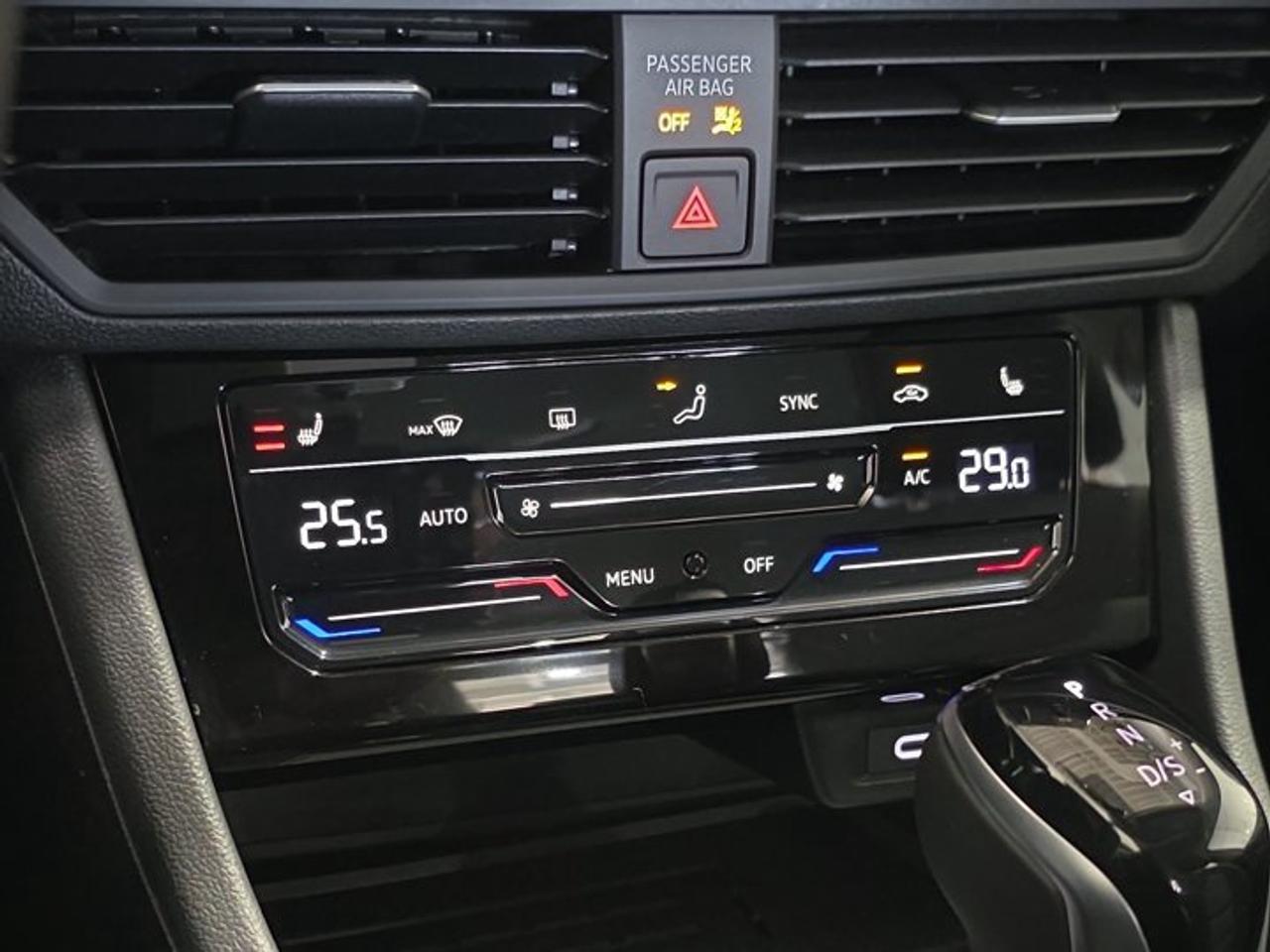 2025 Volkswagen Jetta 1.5T SE Photo