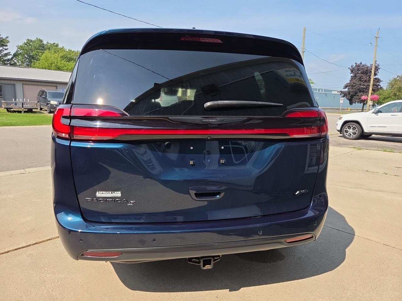 2023 Chrysler Pacifica Touring L  "S" Photo4