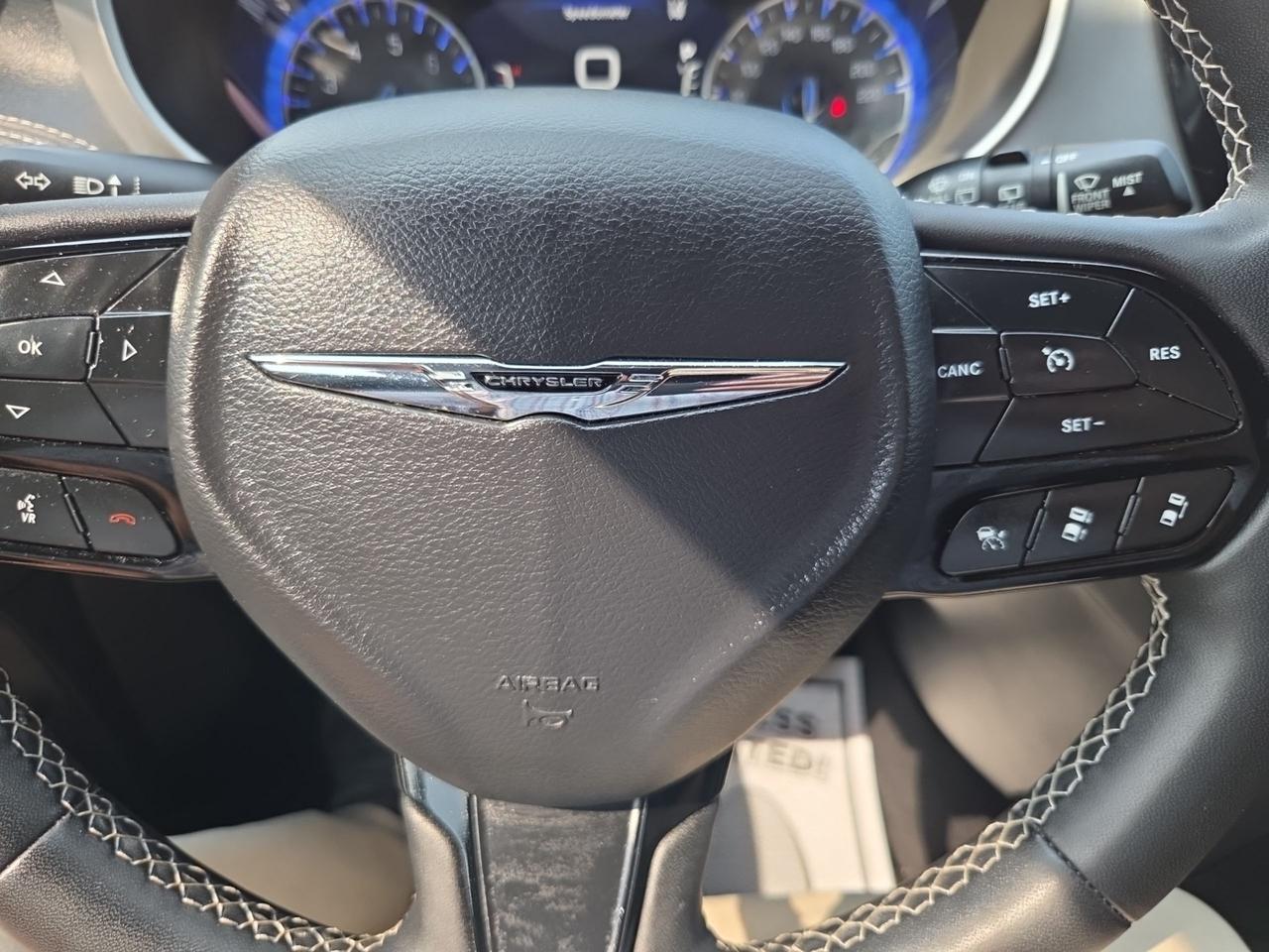 2023 Chrysler Pacifica Touring L  "S" Photo