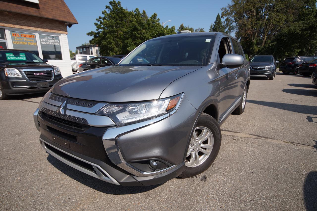 2020 Mitsubishi Outlander ES - Photo #1