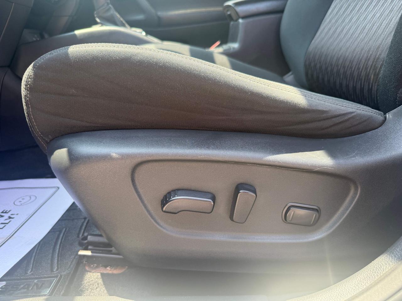 2018 Nissan Rogue AWD SV Photo