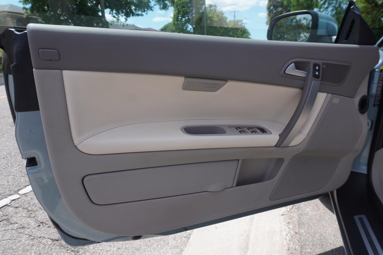 2010 Volvo C70 RARE / 1 OWNER / ULTRA LOW KM'S / MANUAL / NO ACCIDENTS / LOCAL Photo