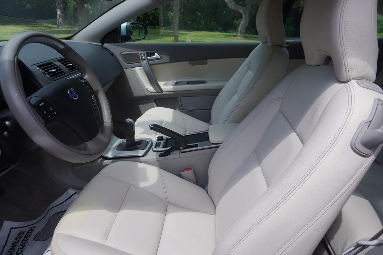 2010 Volvo C70 RARE / 1 OWNER / ULTRA LOW KM'S / MANUAL / NO ACCIDENTS / LOCAL Photo