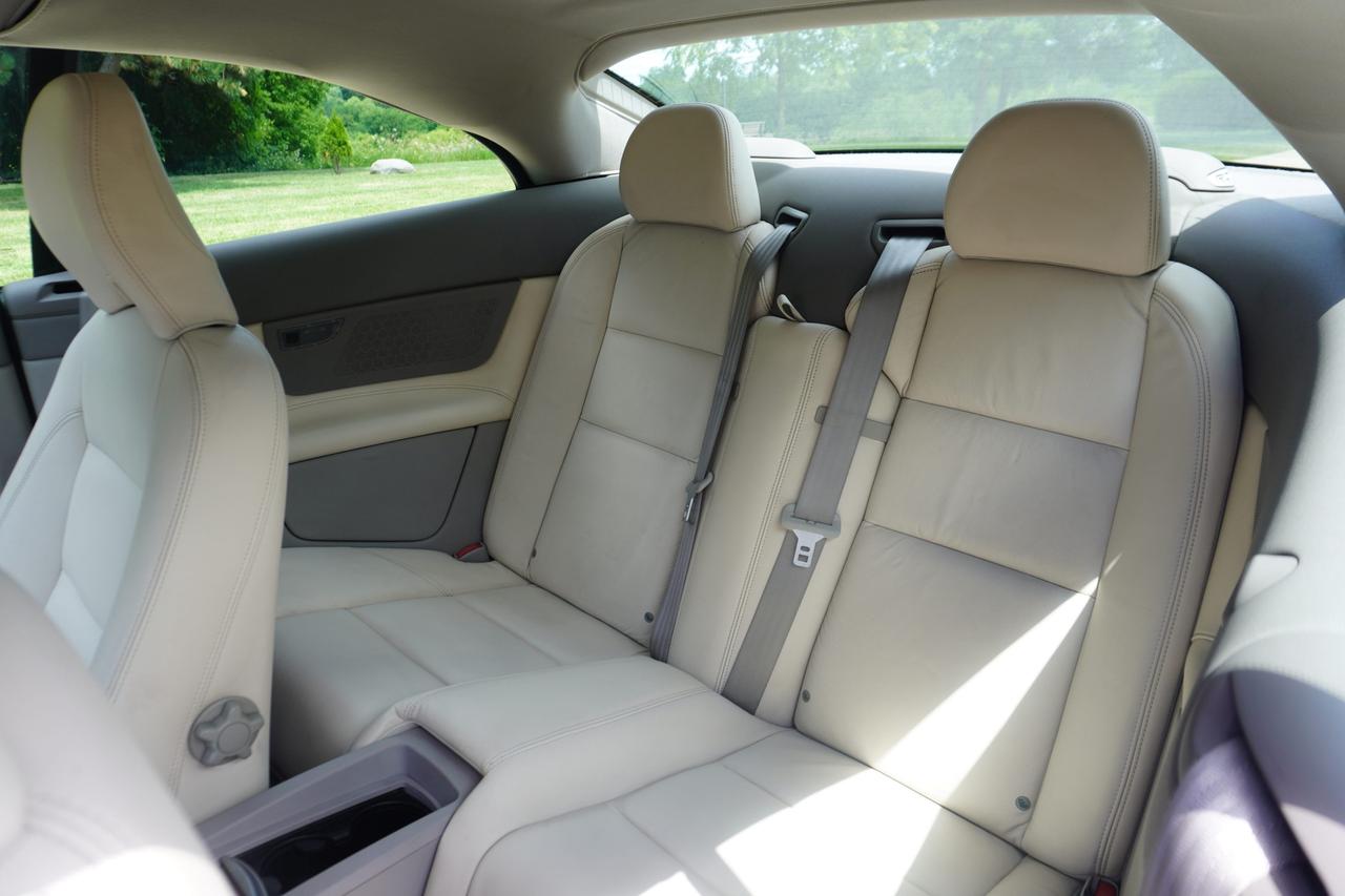 2010 Volvo C70 RARE / 1 OWNER / ULTRA LOW KM'S / MANUAL / NO ACCIDENTS / LOCAL Photo