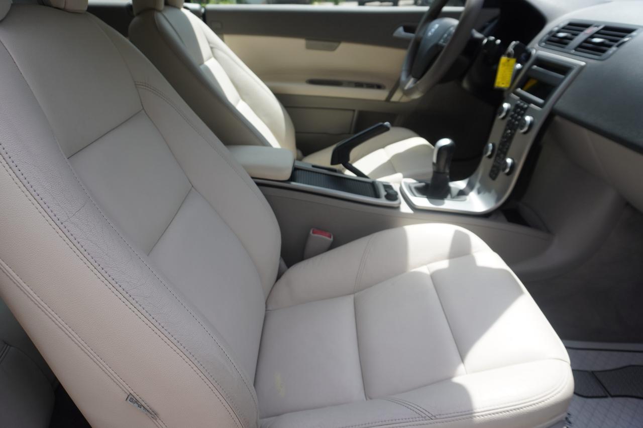 2010 Volvo C70 RARE / 1 OWNER / ULTRA LOW KM'S / MANUAL / NO ACCIDENTS / LOCAL Photo