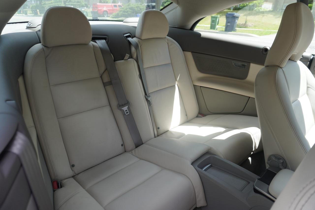 2010 Volvo C70 RARE / 1 OWNER / ULTRA LOW KM'S / MANUAL / NO ACCIDENTS / LOCAL Photo