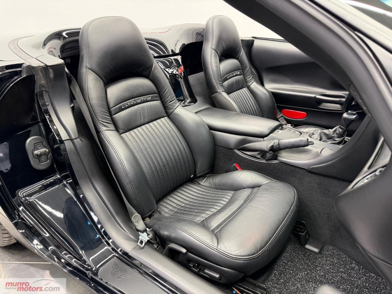 2004 Chevrolet Corvette 2dr Convertible Photo