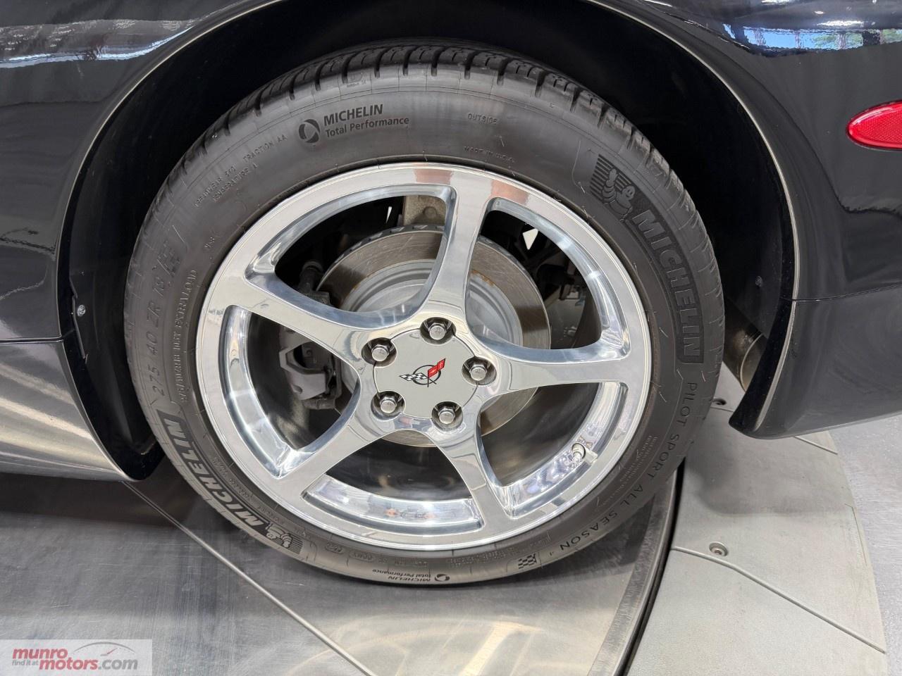 2004 Chevrolet Corvette 2dr Convertible Photo