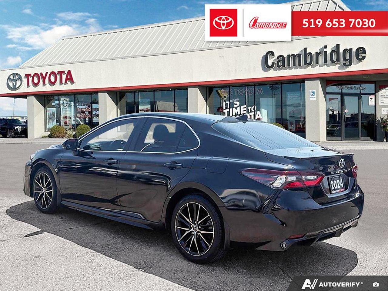 2024 Toyota Camry SE Photo