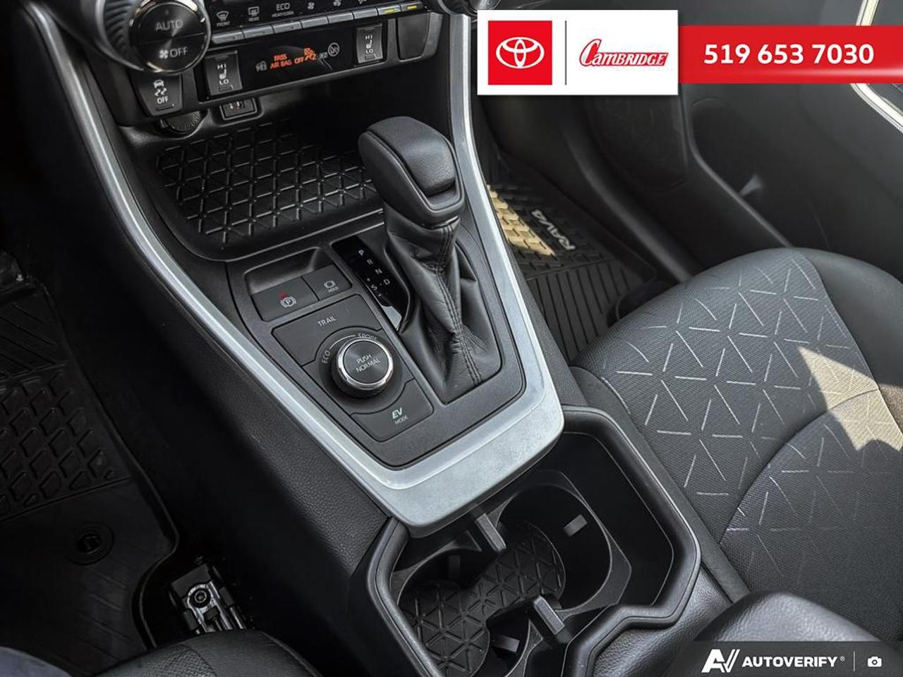 2025 Toyota RAV4 Hybrid XLE Photo