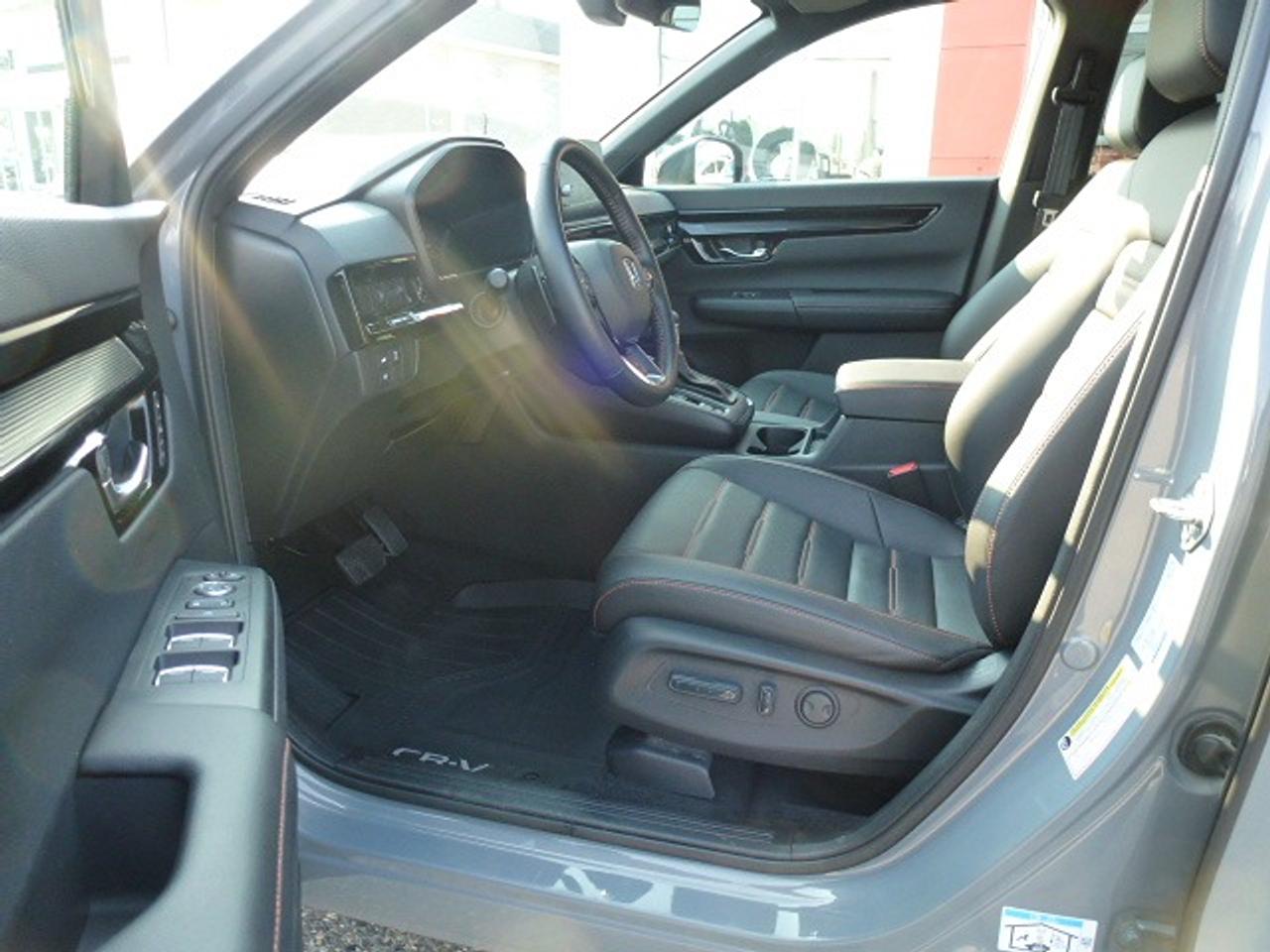 2025 Honda CR-V Hybrid Touring Photo