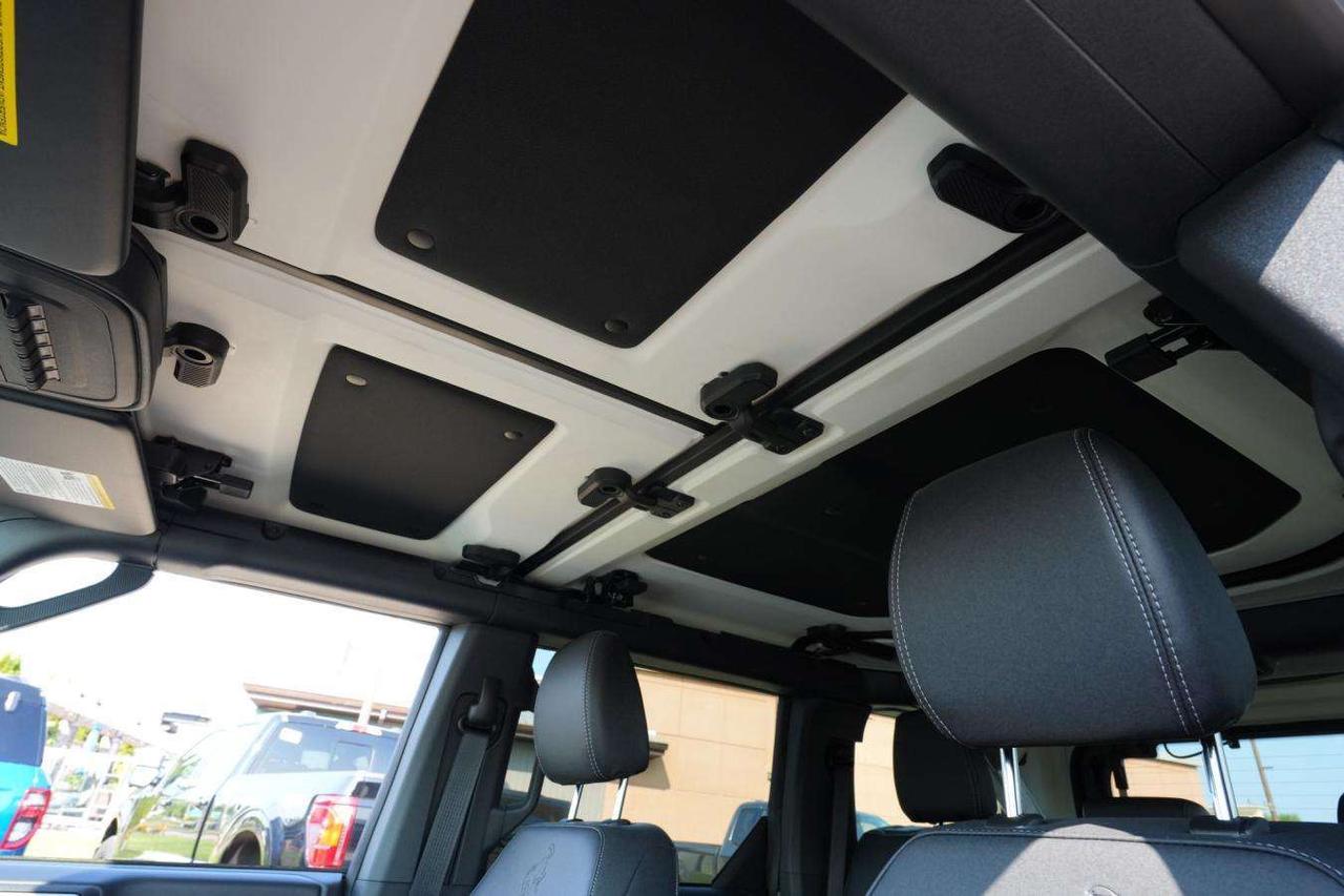 2026 Ford Bronco BADLANDS 4-DOOR 4X4 2.7L VINYL SEATS Photo