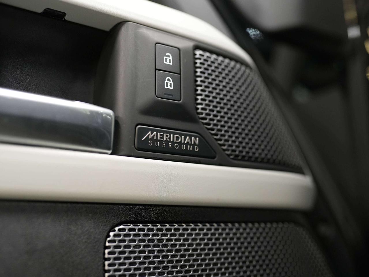 2023 Land Rover Defender SE | P400 | 110 | PANO | 20 IN Photo