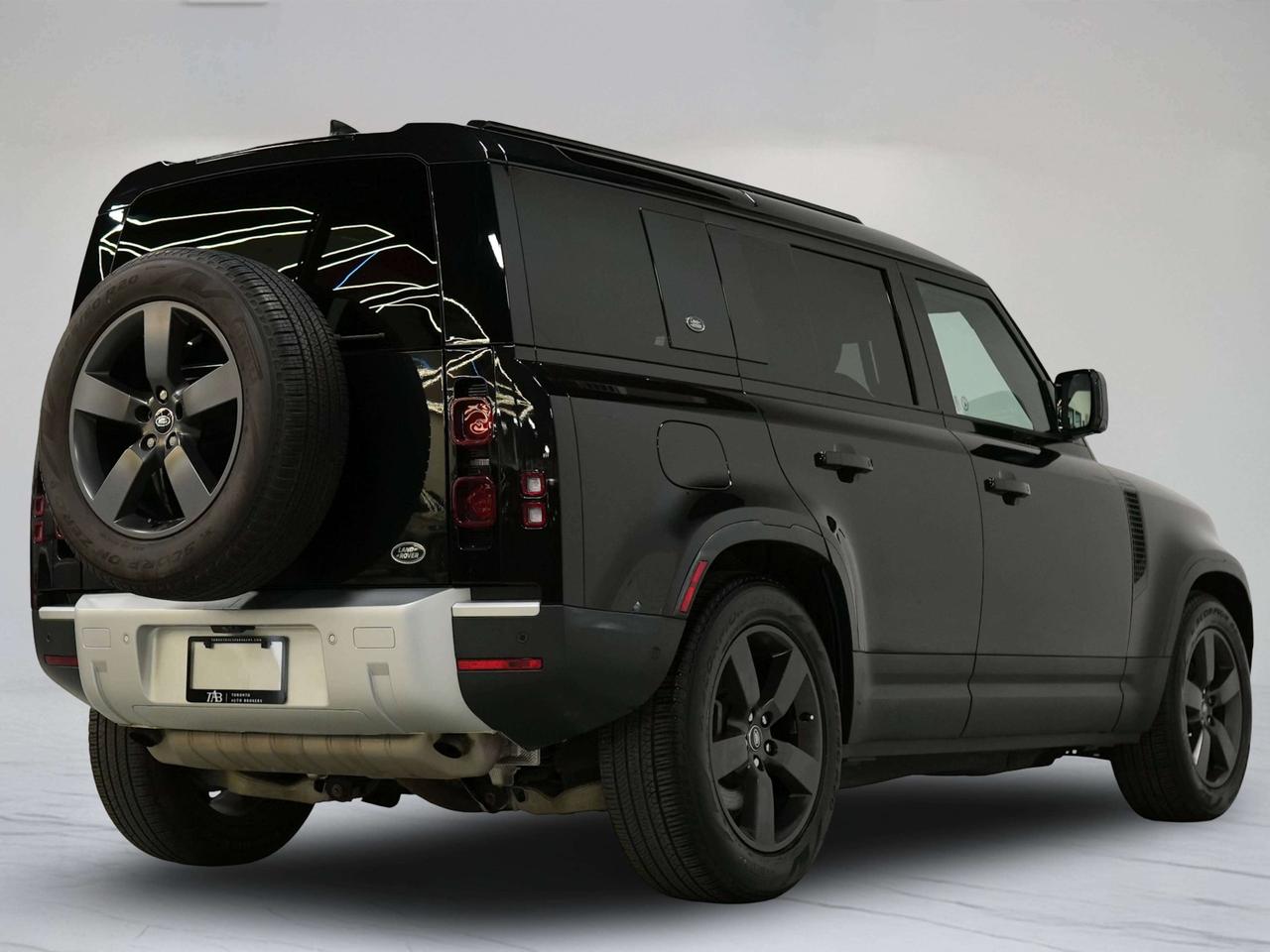 2023 Land Rover Defender SE | P400 | 110 | PANO | 20 IN Photo