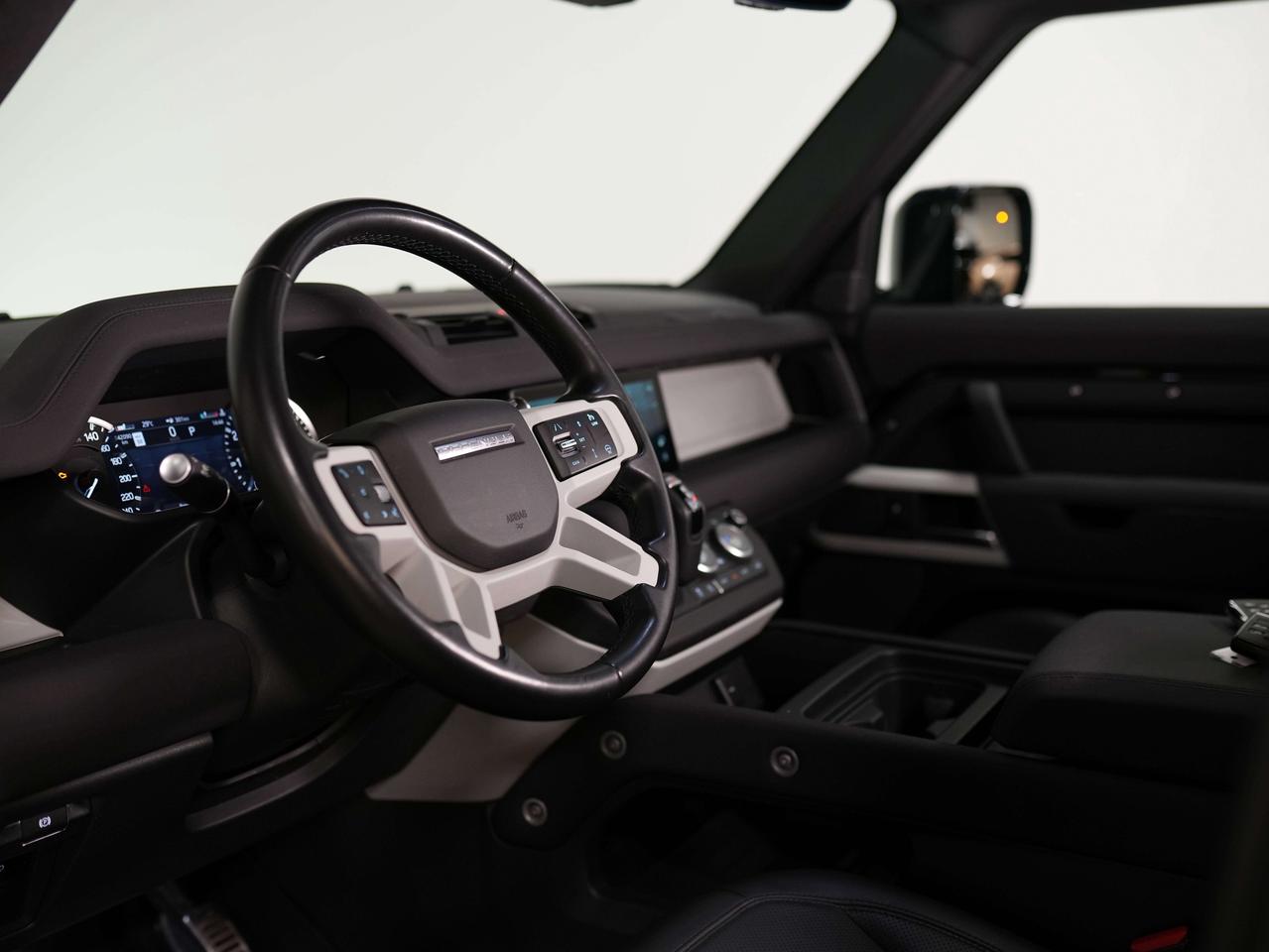 2023 Land Rover Defender SE | P400 | 110 | PANO | 20 IN Photo