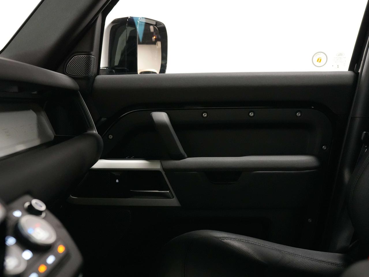 2023 Land Rover Defender SE | P400 | 110 | PANO | 20 IN Photo