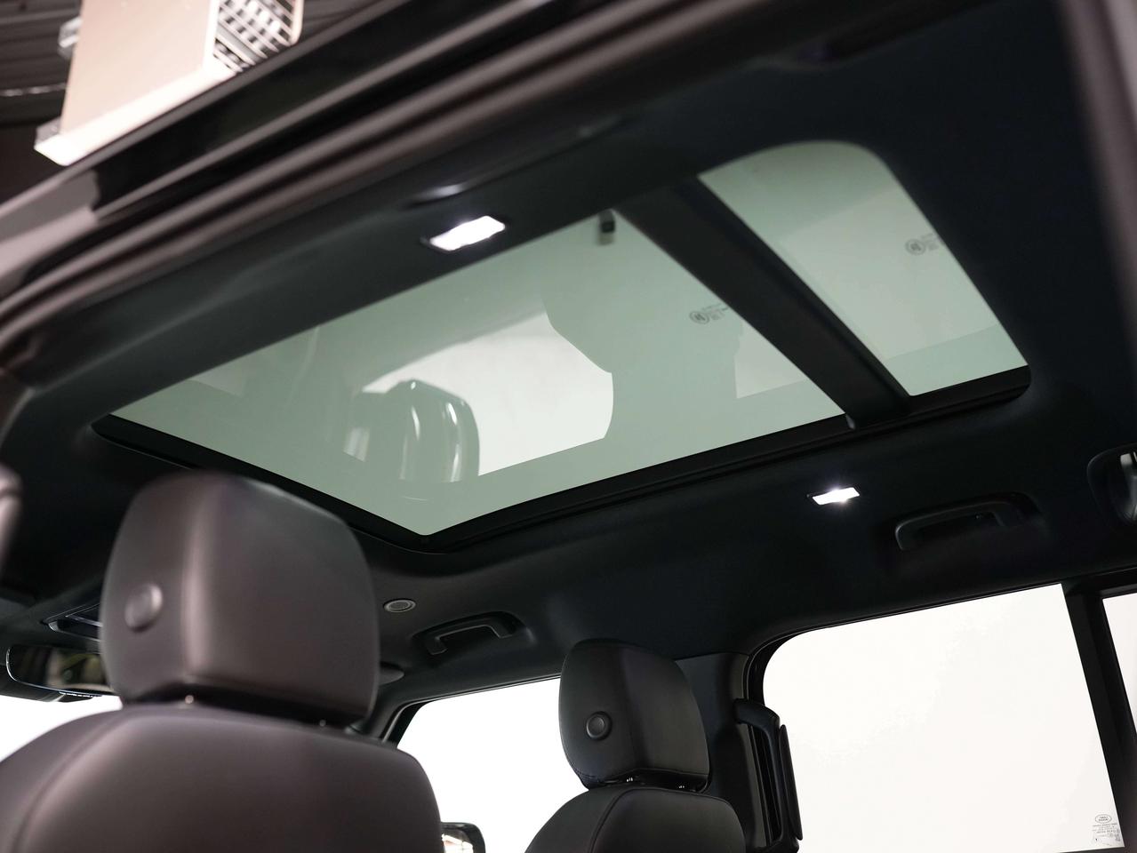 2023 Land Rover Defender SE | P400 | 110 | PANO | 20 IN Photo