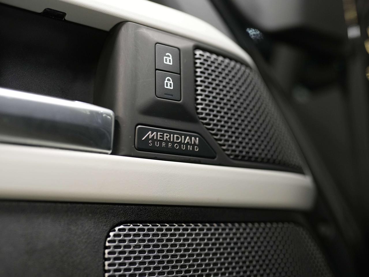 2023 Land Rover Defender SE | P400 | 110 | PANO | 20 IN Photo