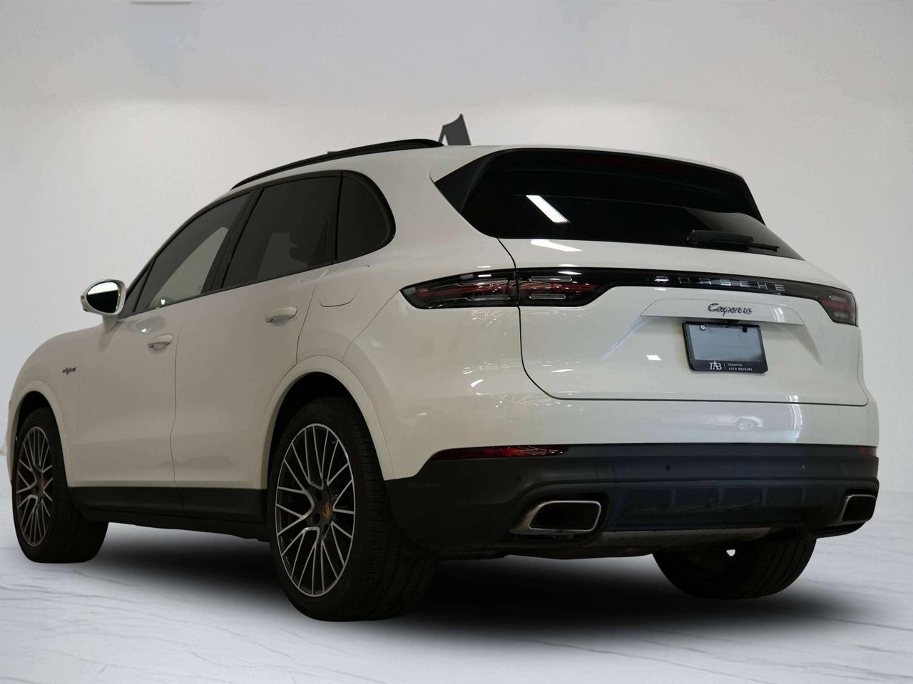 2023 Porsche Cayenne E-HYBRID | PREMIUM PLUS PKG | 21 IN Photo4