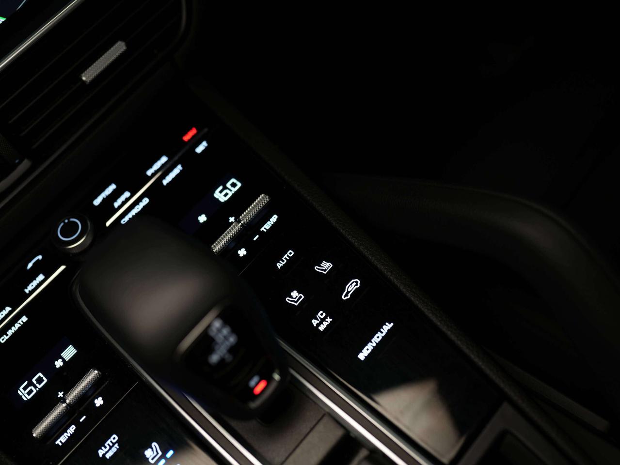 2023 Porsche Cayenne E-HYBRID | PREMIUM PLUS PKG | 21 IN Photo