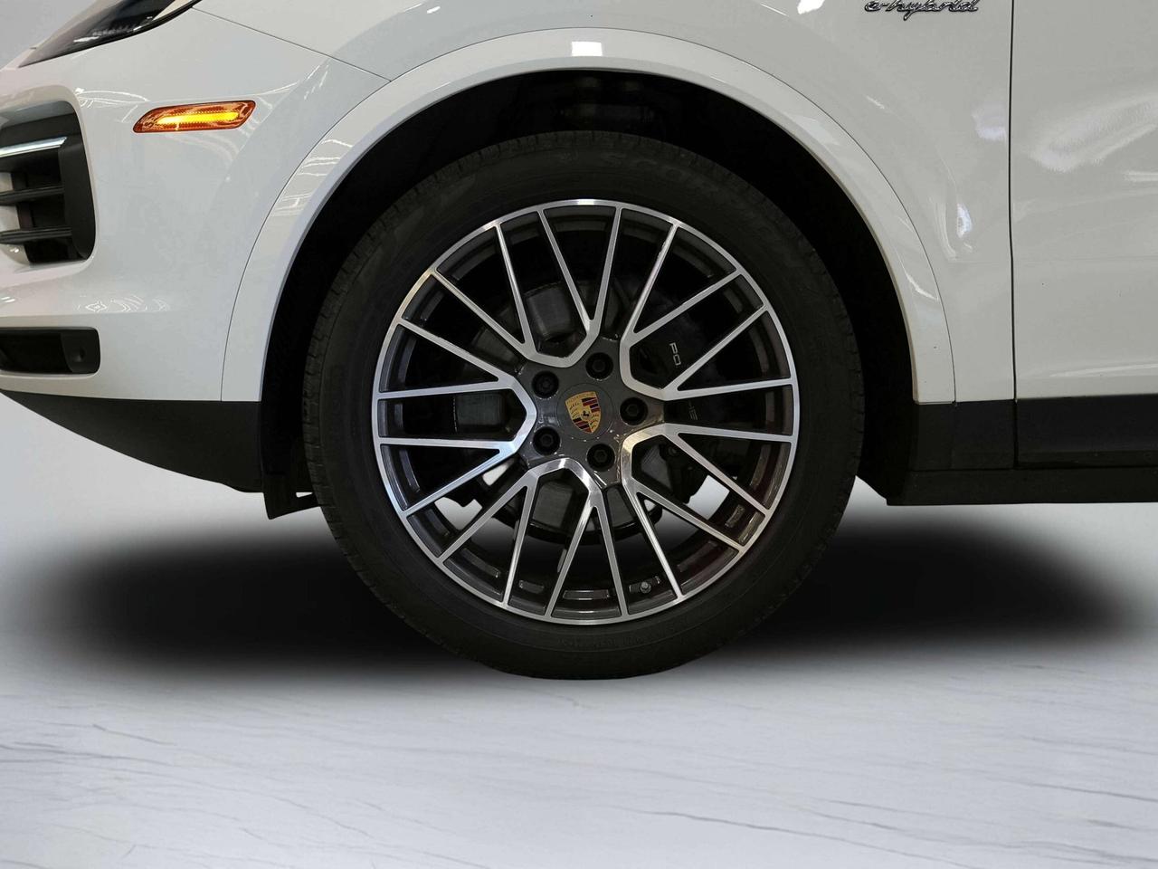2023 Porsche Cayenne E-HYBRID | PREMIUM PLUS PKG | 21 IN Photo