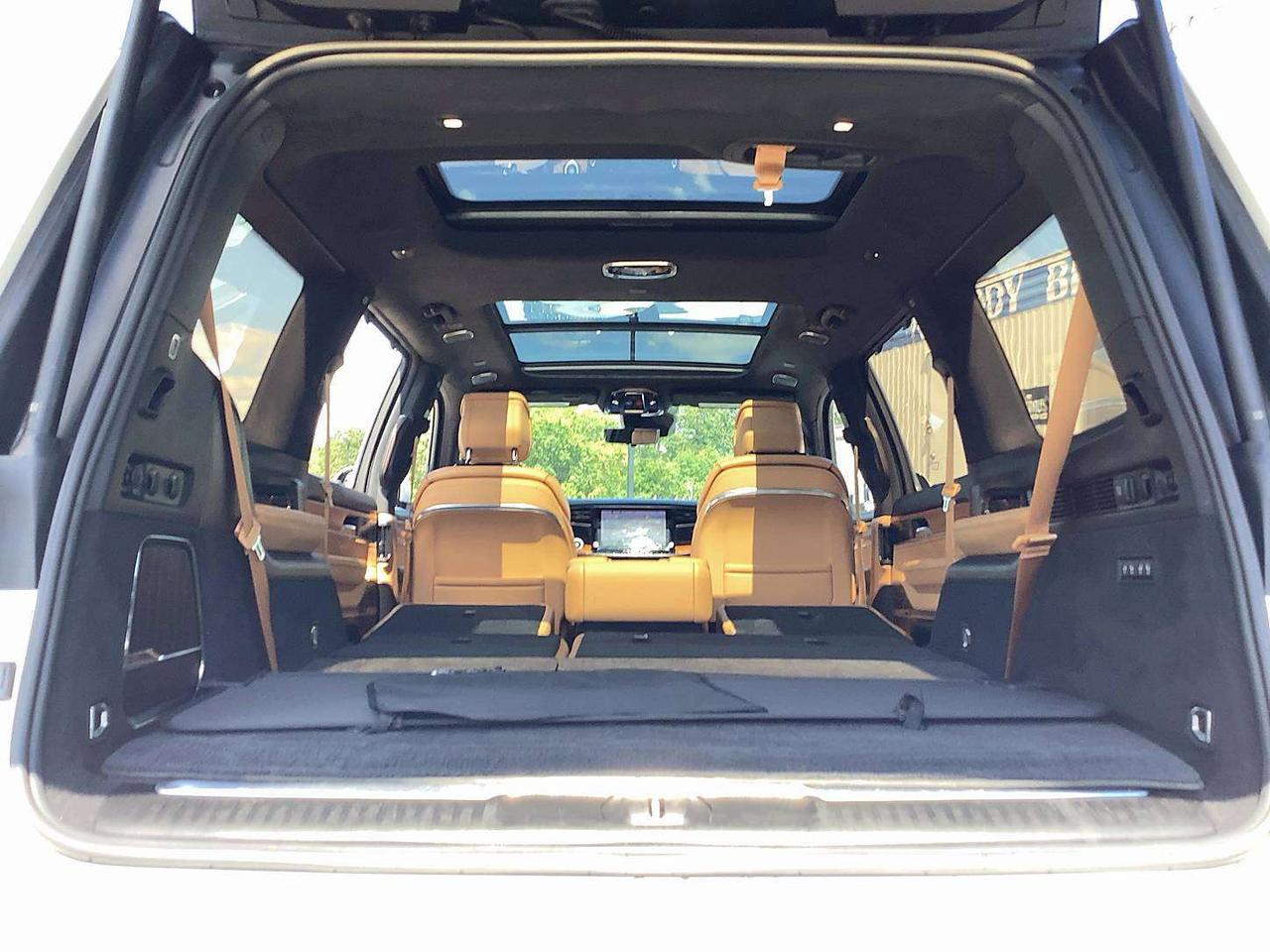2022 Jeep Grand Wagoneer Series III Photo