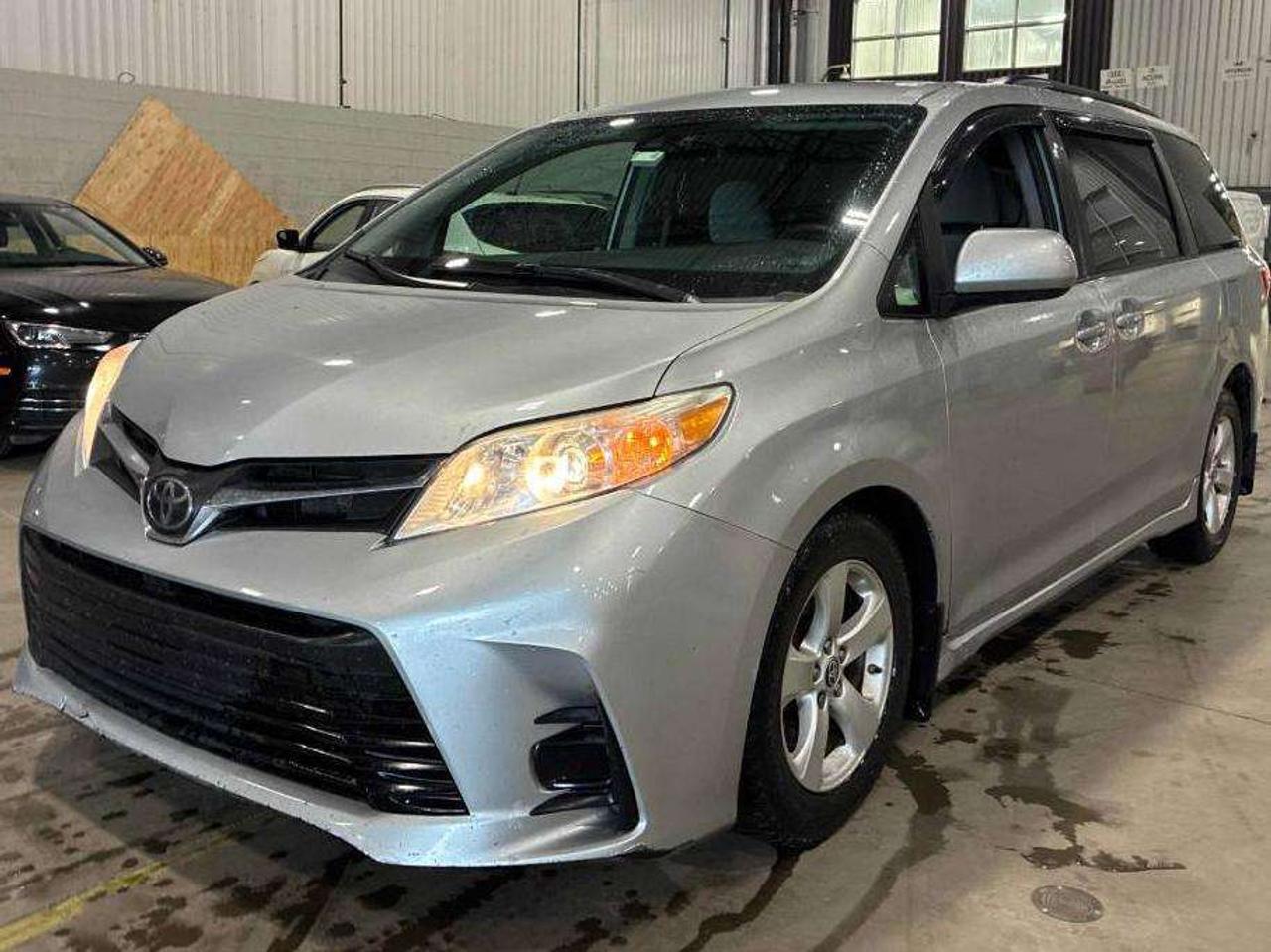 2020 Toyota Sienna LE | CLEAN CARFAX | CRUISE | 8 PASS |REAR VIEW CAM Photo0