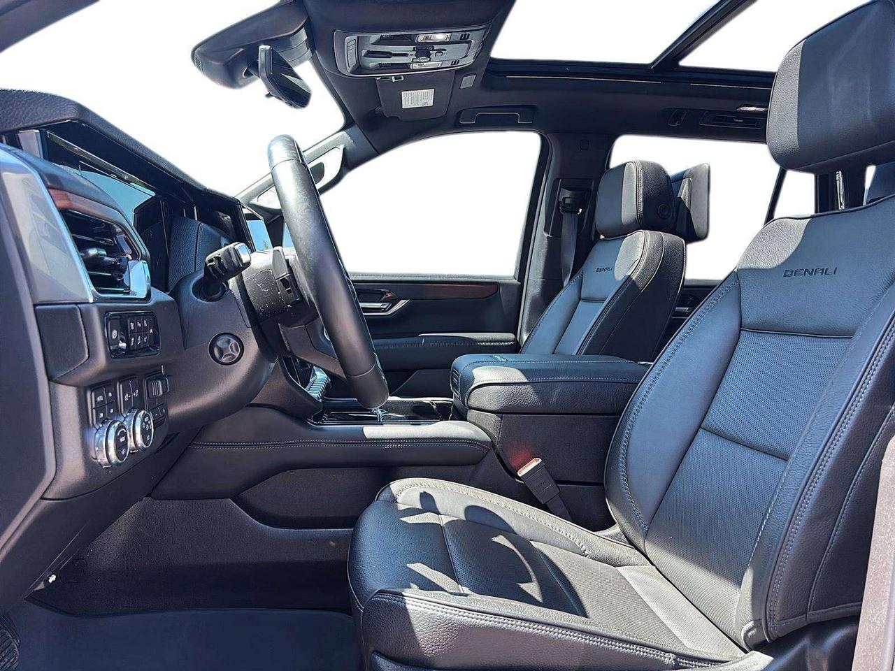 2025 GMC Yukon Denali Photo