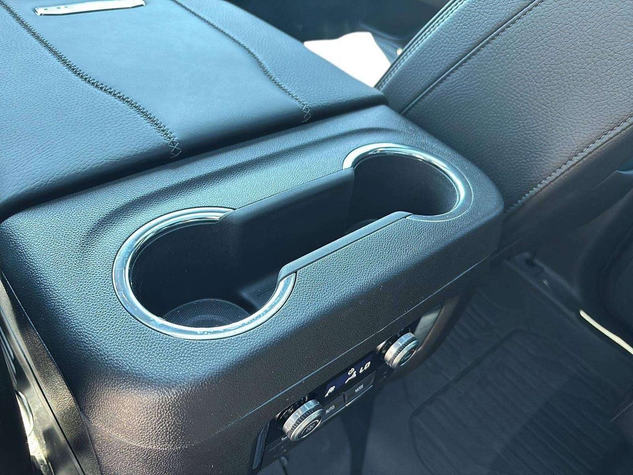 2025 GMC Yukon Denali Photo