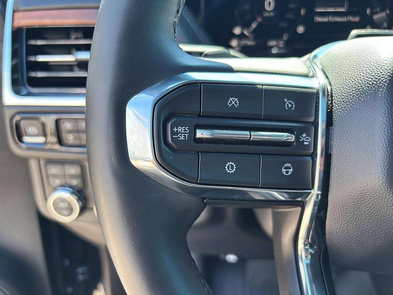 2025 GMC Yukon Denali Photo