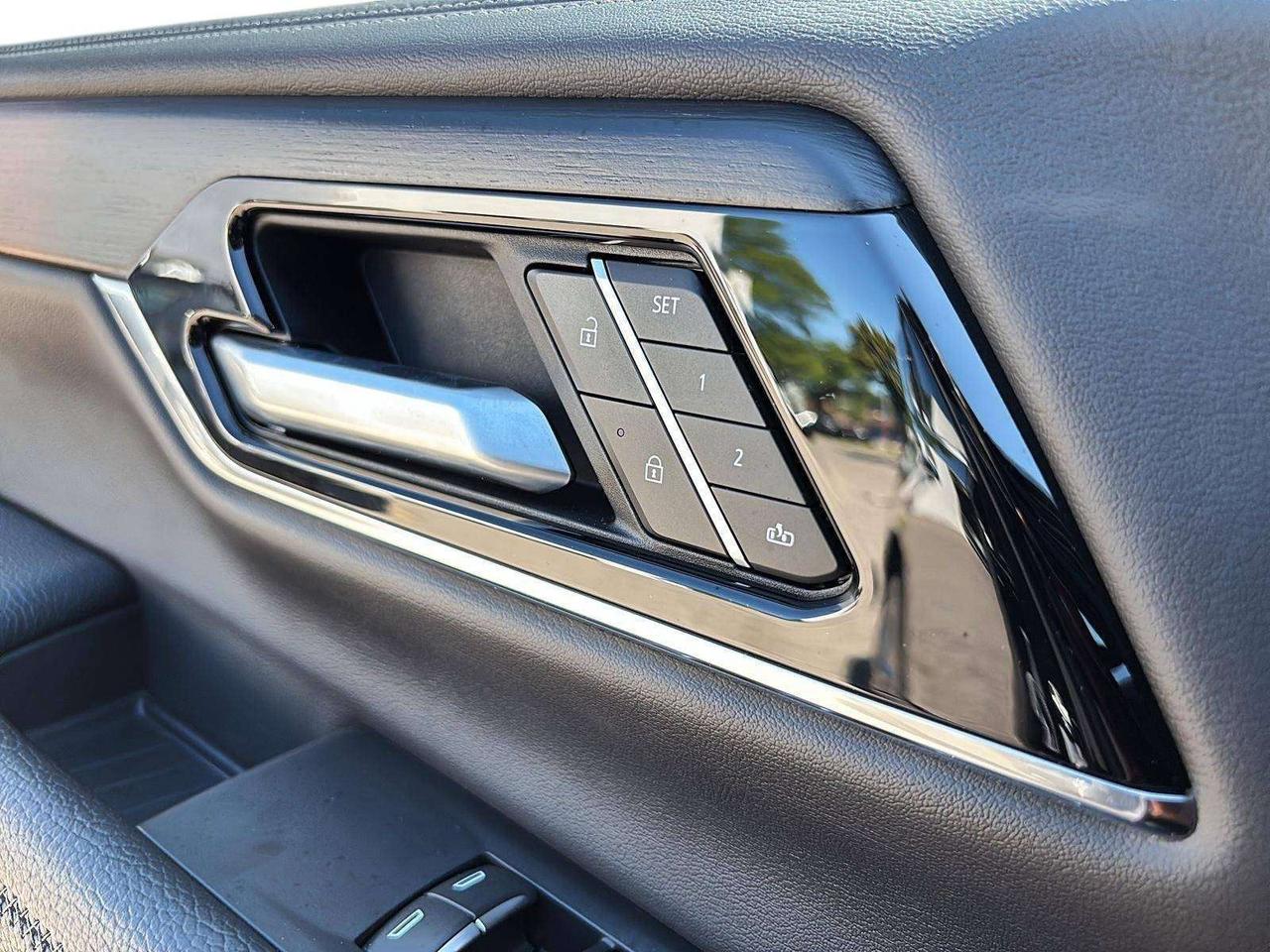 2025 GMC Yukon Denali Photo
